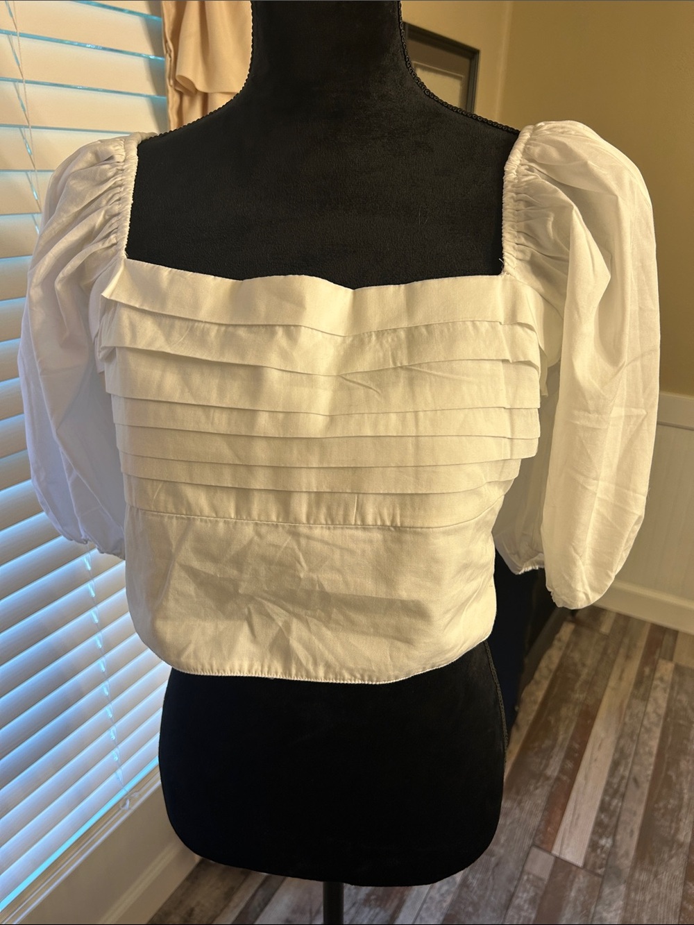 Abercrombie & Fitch White Pleated Square-Neck Puff Sleeve Crop Top